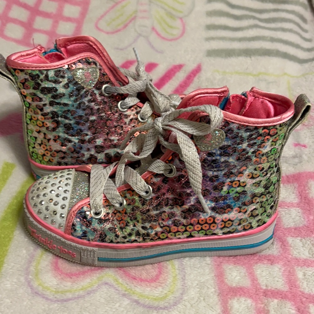 Girls light up Sketchers